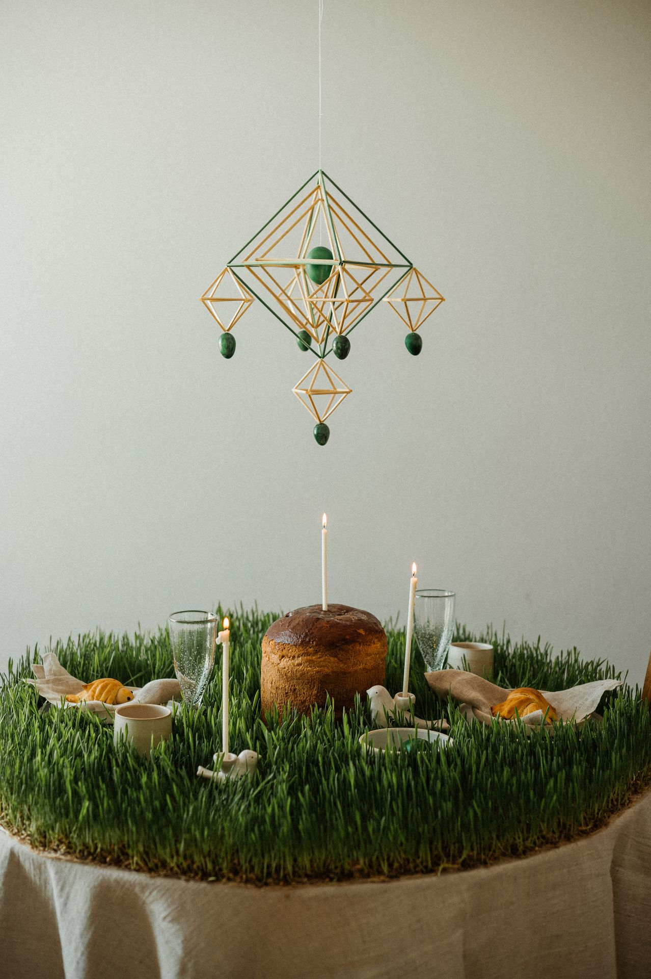 Green Straw Constructor with green Easter eggs