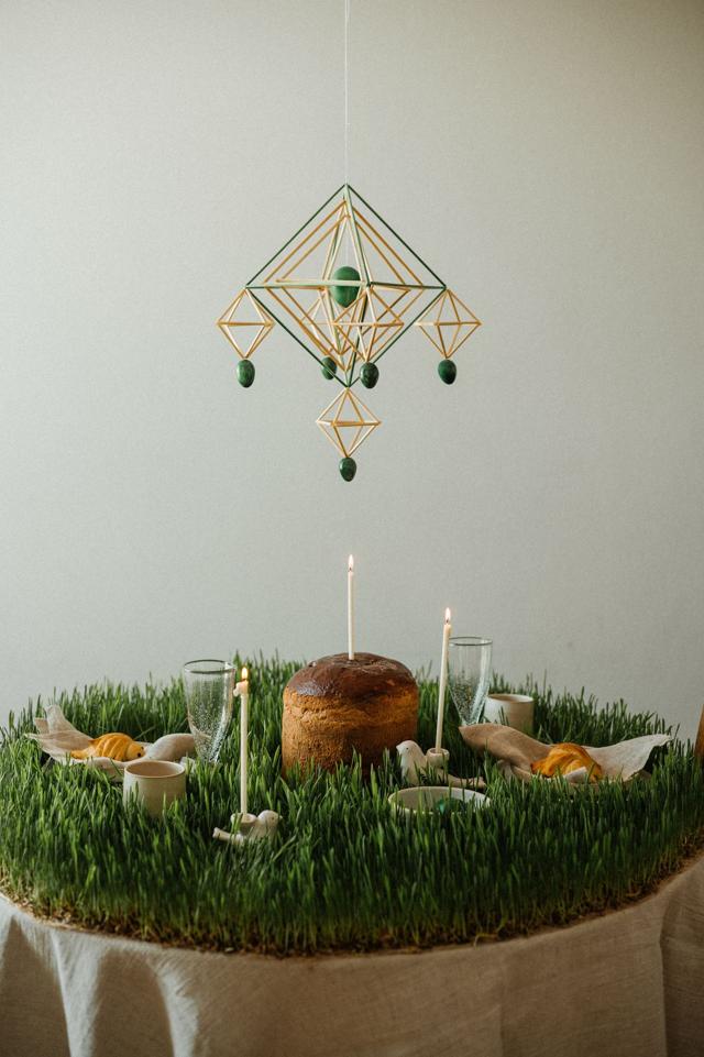 Green Straw Constructor with green Easter eggs